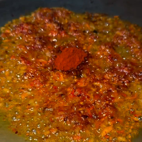 4.-Sofriemos la cebolla