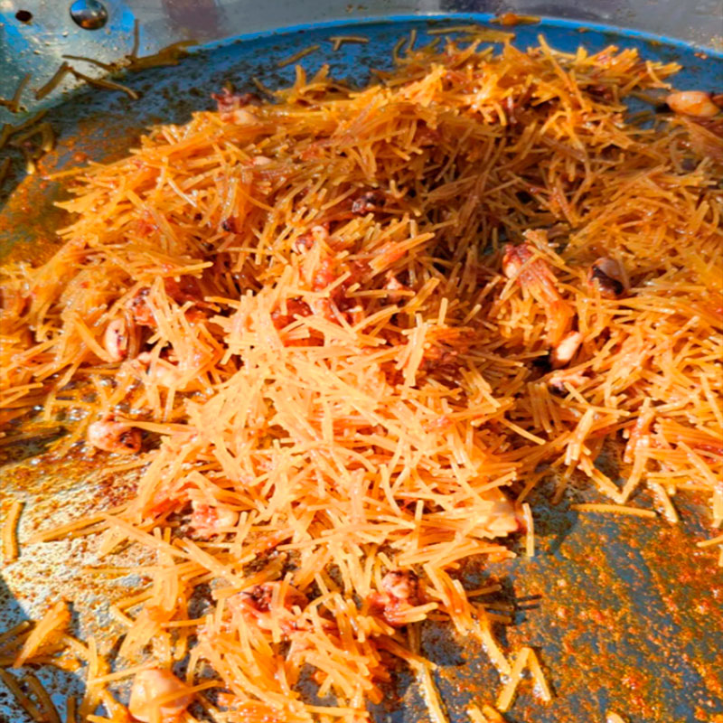 4.- Sofreímos los fideos 4.- Sofreímos los fideos