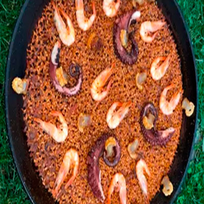 Receita de @cherenayuso: paella de polvo, gambas e torresmos Receita de @cherenayuso: paella de polvo, gambas e torresmos