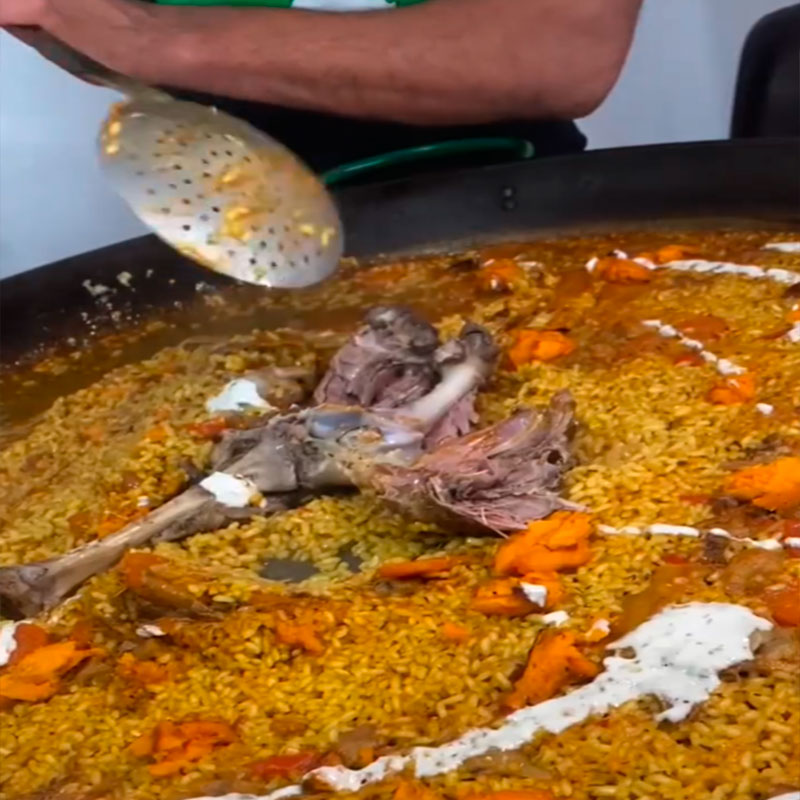 Receita de @laninavalenciana: arroz de pá de borrego de leite, batata-doce assada e aioli de pera Receita de @laninavalenciana: arroz de pá de borrego de leite, batata-doce assada e aioli de pera