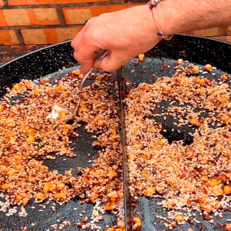 7.- Añadir el arroz y nacarar 7.- Añadir el arroz y nacarar