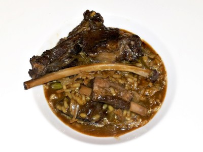 Receita @pedroponcepalomares: arroz com javali, escarola e espargos trigueros