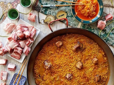 Receita @ricepaella: arroz de kimchi com costelas de porco