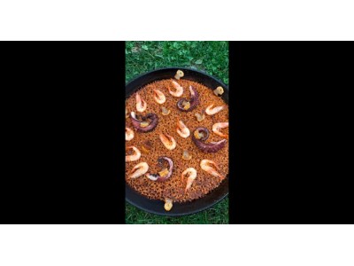 Receita de @cherenayuso: Paelha de polvo, gambas e torresmos