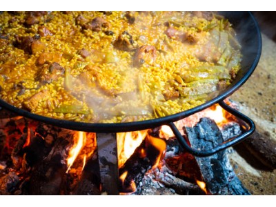 Deve-se tapar a paella ao cozinhar?