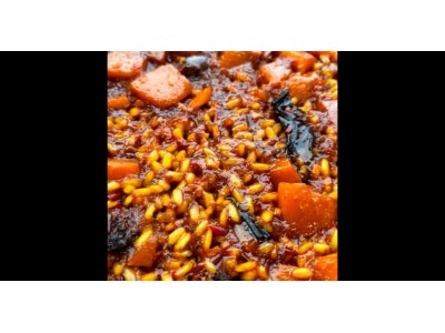Receita de @cris_riceandmeal: arroz de abóbora, boletus e frango assado glaceado com vermute e laranja