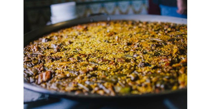 Diferencia entre paella y arroz alicantino: qué cambia realmente