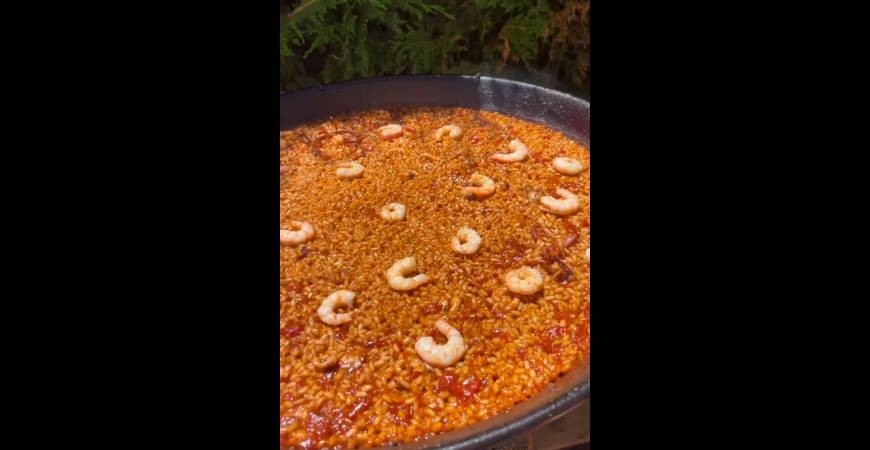 Receita de @cherenayuso: paella de lulinhas e gambas