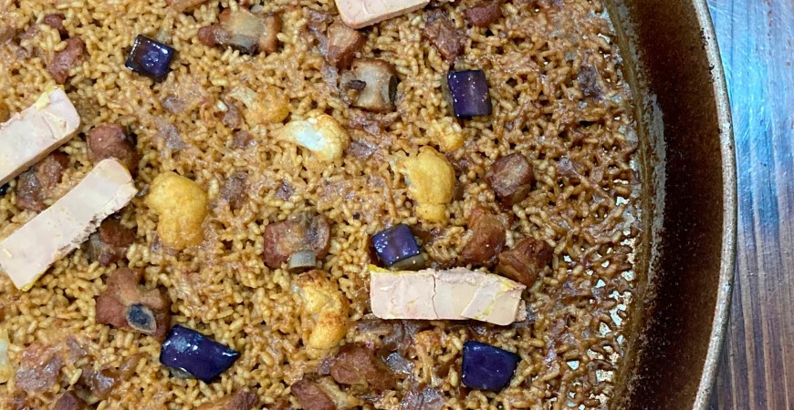 Receita de @elchefdelgarito_: Arroz de costela, couve-flor, beringela e foie