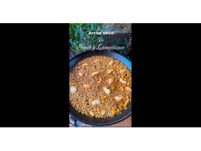 Receita de @fanaticook: Arroz seco com choco e camarões-tigre