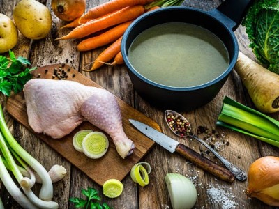 Como preparar um bom caldo para paella