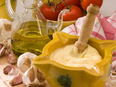 Como preparar alioli para arroz e paelha: receita caseira passo a passo