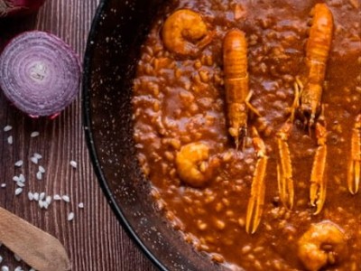 Receita de @cocinandoparati10: Arroz meloso de lagostins, camarões-tigre e choco